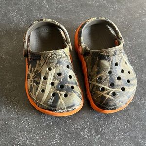 Toddler camouflage crocs